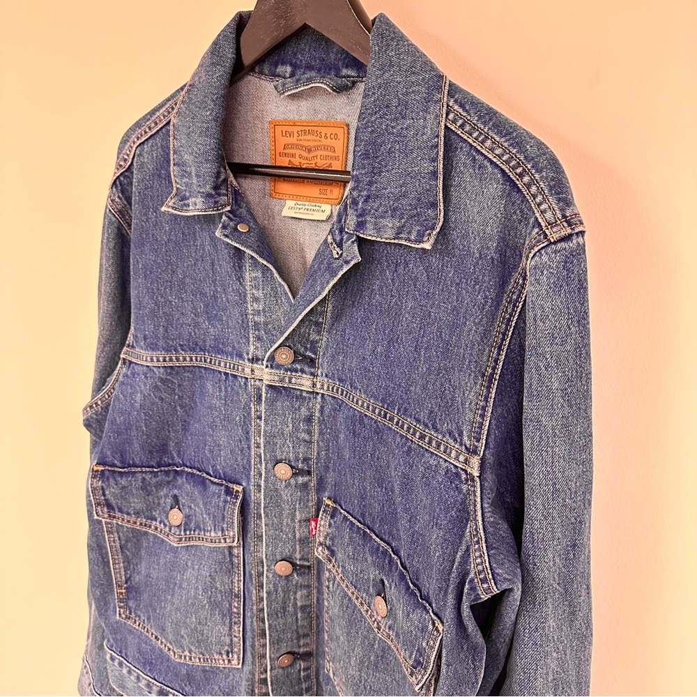 LEVI’s Premium Denim Jacket MEDIUM